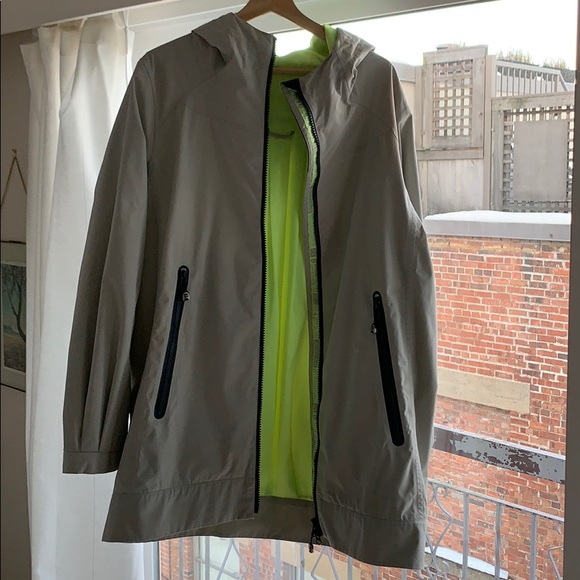 lululemon athletica Jackets & Blazers - Lululemon Rain Jacket